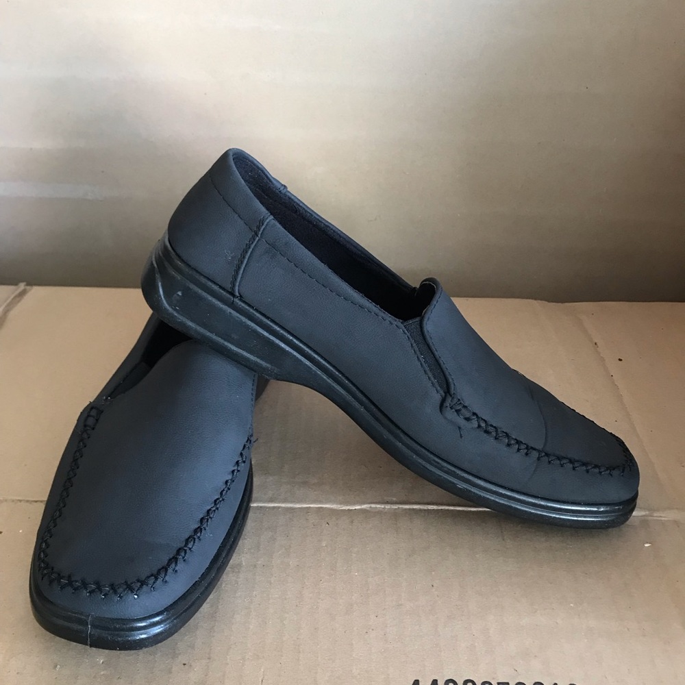Men’s Loafers-Lions Den. Size 10D NEW